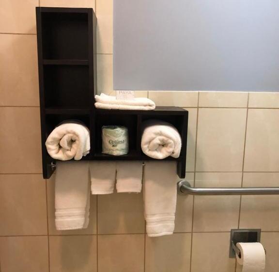 适合残疾人士使用的带超级大床的标准间, Seaside Inn