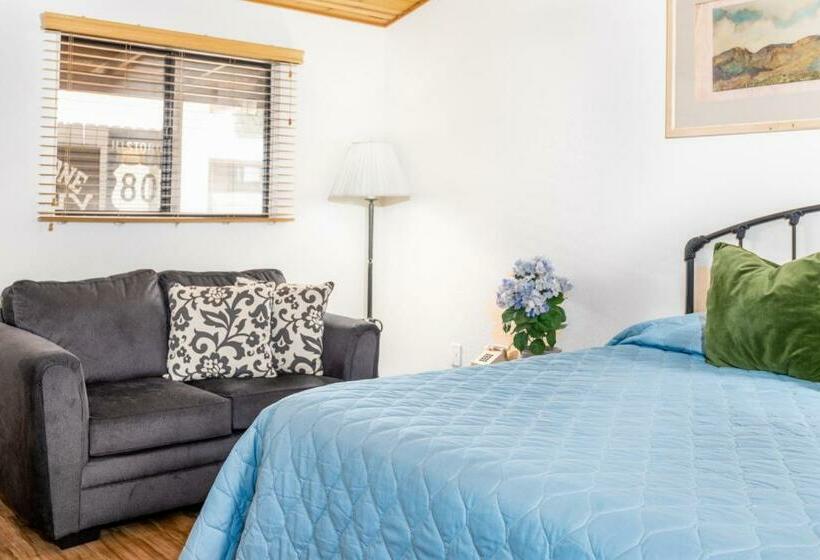 带大床的标准间, Larian Motel