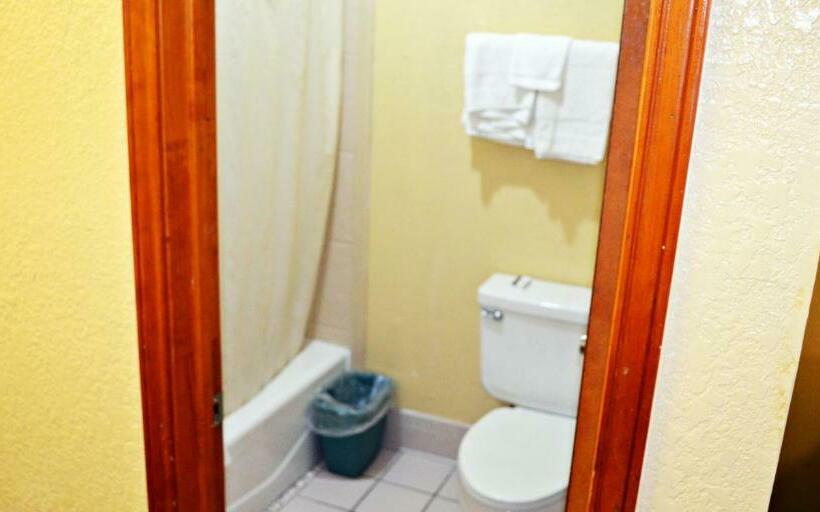 غرفة قياسية, Aloha Inn