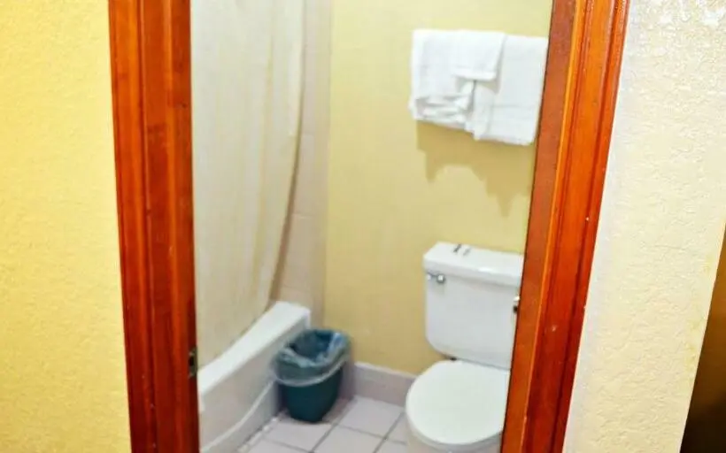 اتاق استاندارد, Aloha Inn