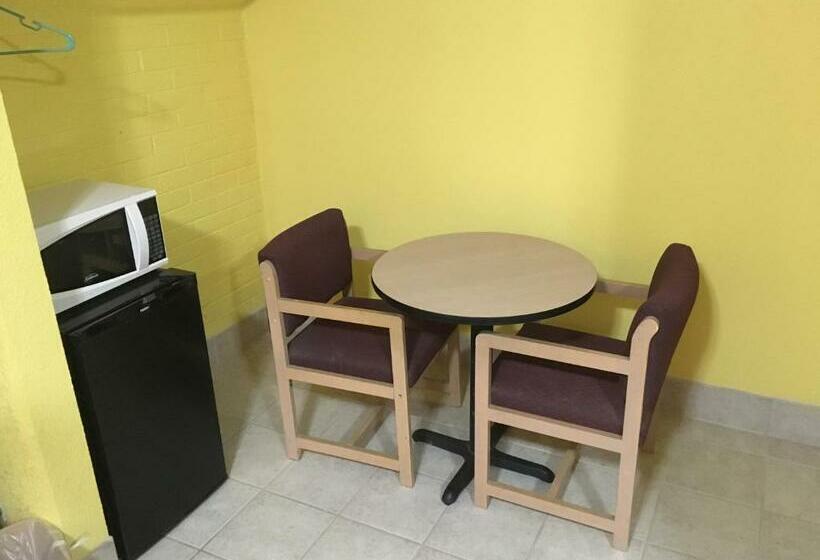 带2个双人床的标准工作室, Blue Star Inn