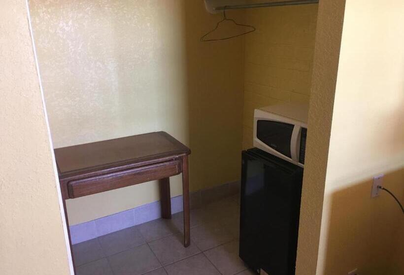 标准单人间, Blue Star Inn