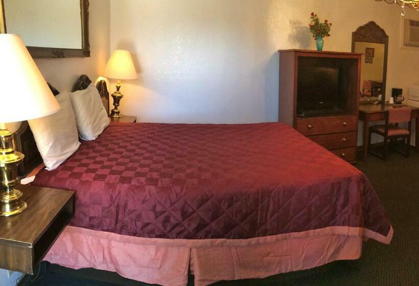 Номер Стандарт 2 Двуспальные Кровати, Crystal Palace Inn Brownfield