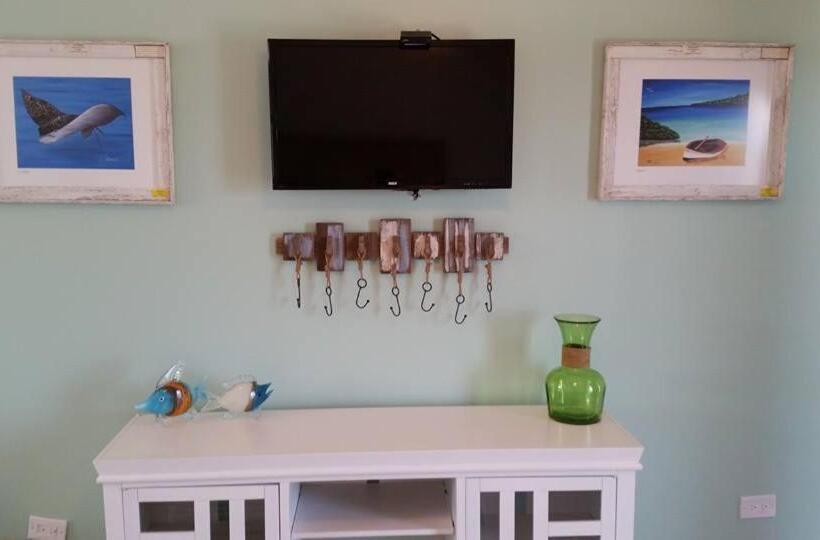 جناح, Edgewater Lodge