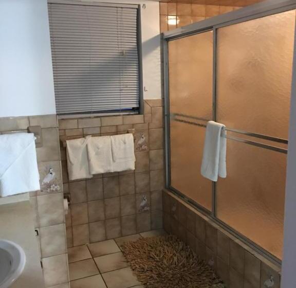 منزل غرفتين نوم, Edgewater Lodge