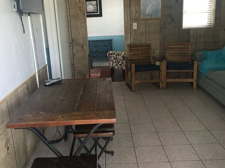 منزل غرفتين نوم, Edgewater Lodge