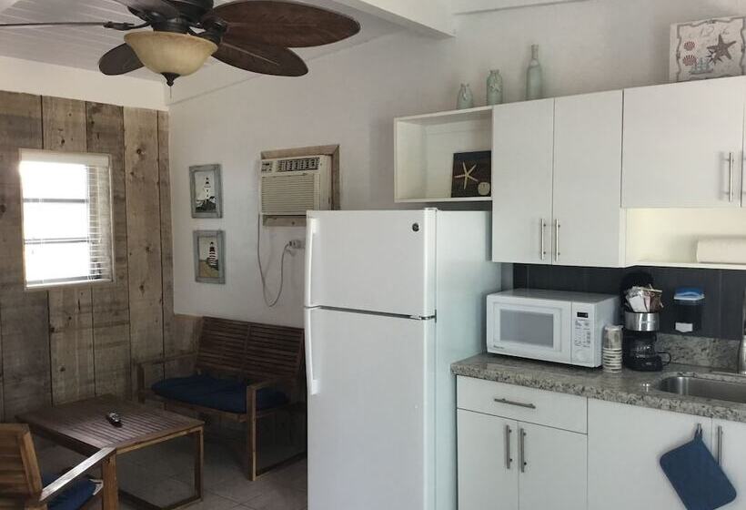 منزل غرفتين نوم, Edgewater Lodge