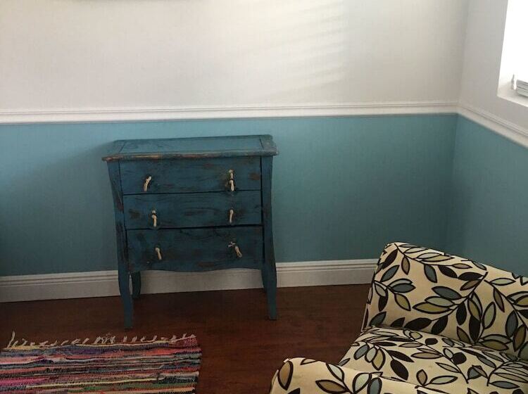 منزل غرفتين نوم, Edgewater Lodge