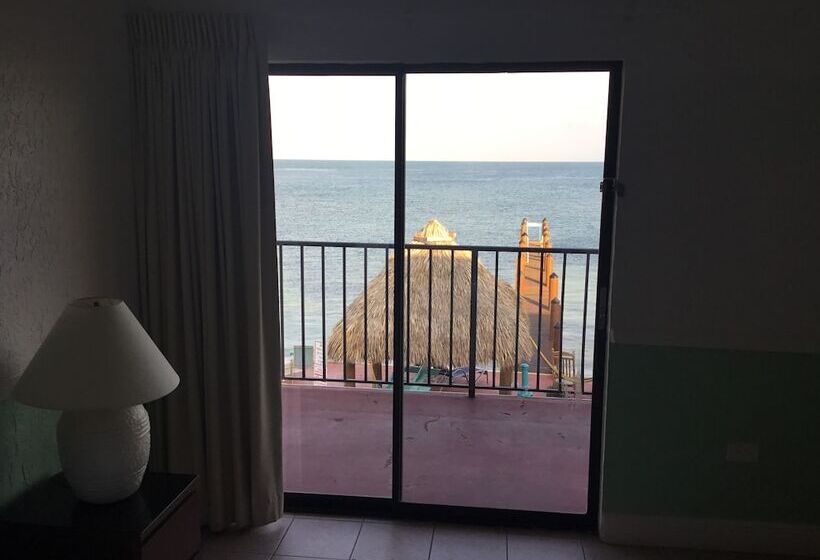 جناح, Edgewater Lodge