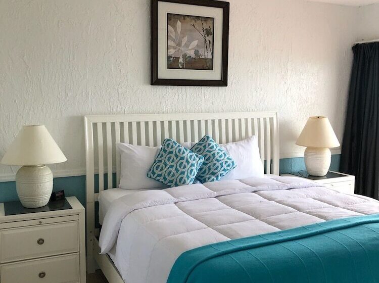 جناح, Edgewater Lodge