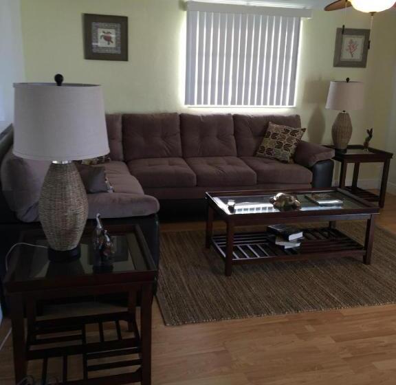 منزل غرفتين نوم, Edgewater Lodge