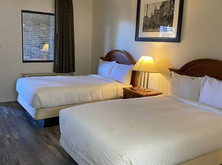 جناح غرفتين نوم, Traveler's Place Inn & Suites