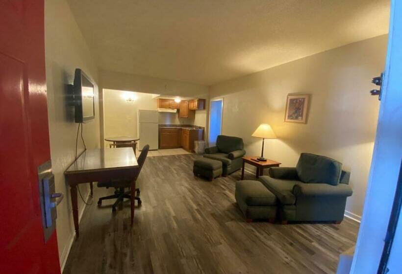 جناح غرفتين نوم, Traveler's Place Inn & Suites