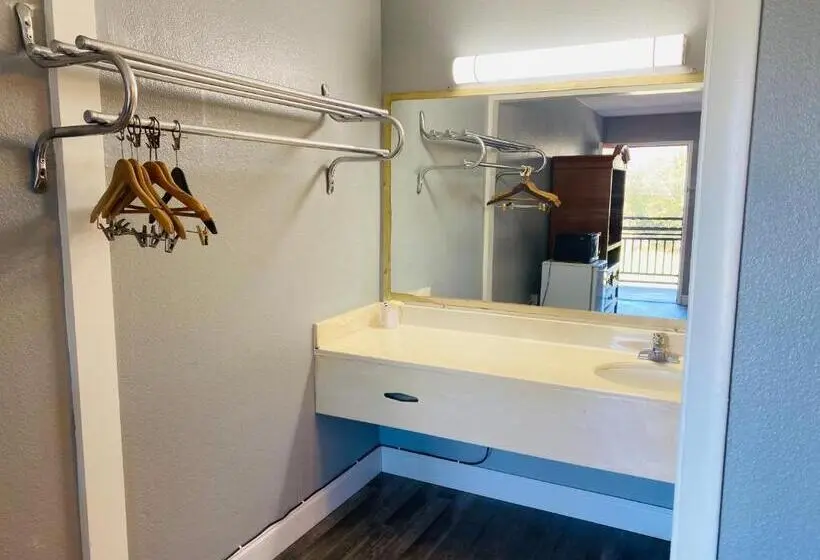 スタンダードルーム, Traveler's Place Inn & Suites