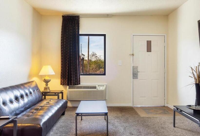 スイート, Traveler's Place Inn & Suites