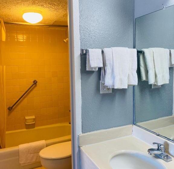 جناح, Traveler's Place Inn & Suites