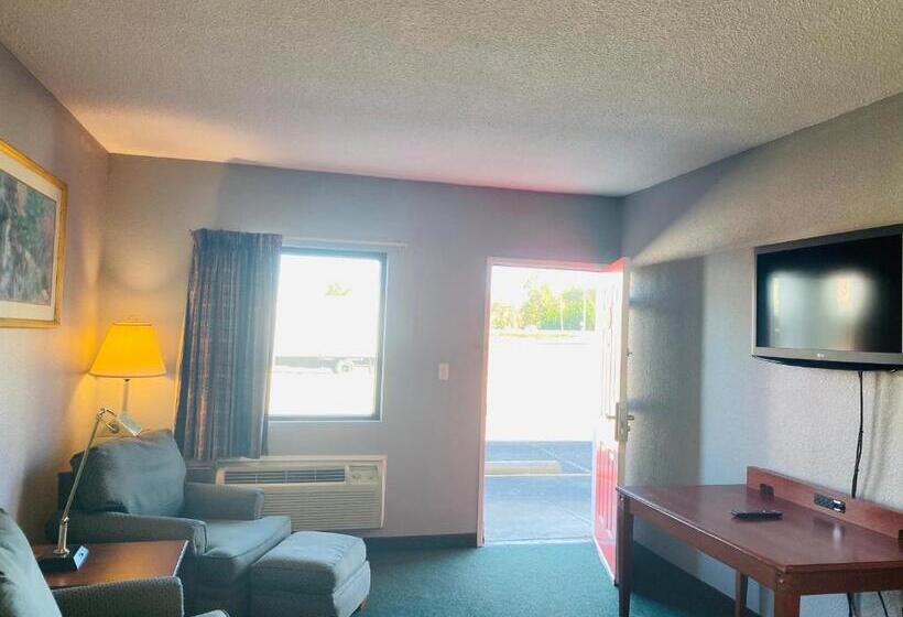 جناح, Traveler's Place Inn & Suites