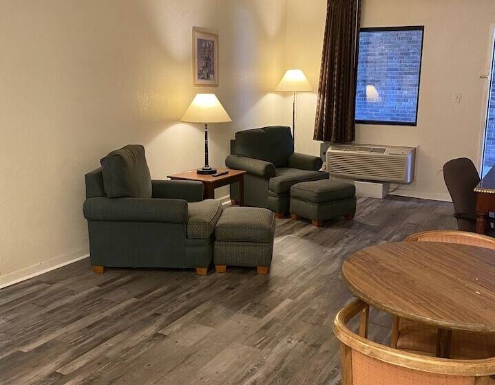 جناح غرفتين نوم, Traveler's Place Inn & Suites