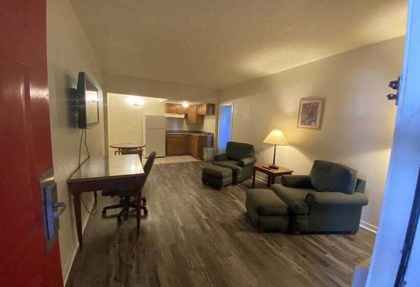 جناح غرفتين نوم, Traveler's Place Inn & Suites