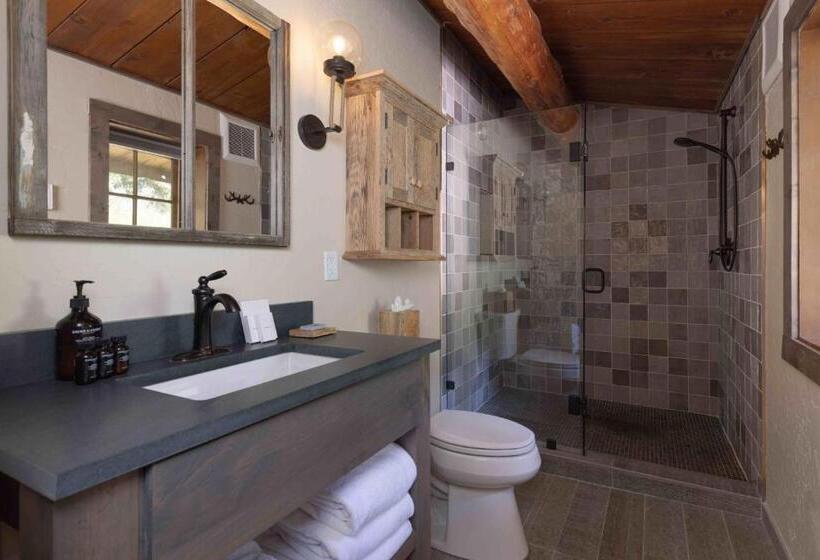 كابينة, Lone Mountain Ranch