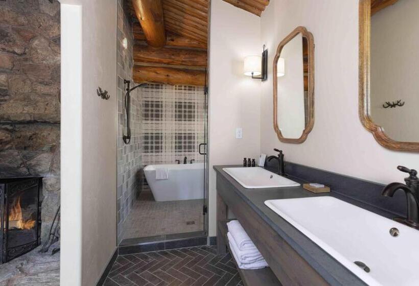 كابينة, Lone Mountain Ranch