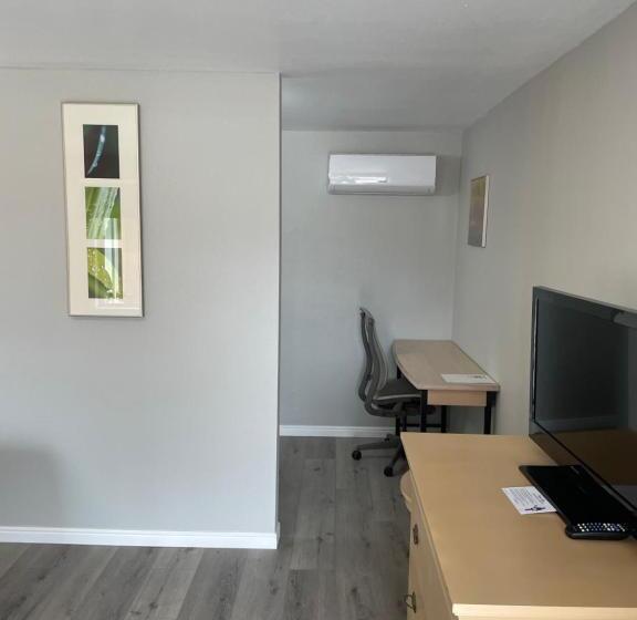 غرفة ديلوكس, Sunglow Motel