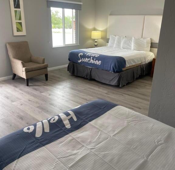 Семейный Номер, Sunglow Motel