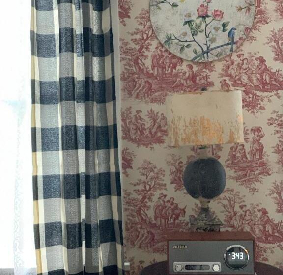 スーペリアの４人部屋, Twin Gables Of Woodstock
