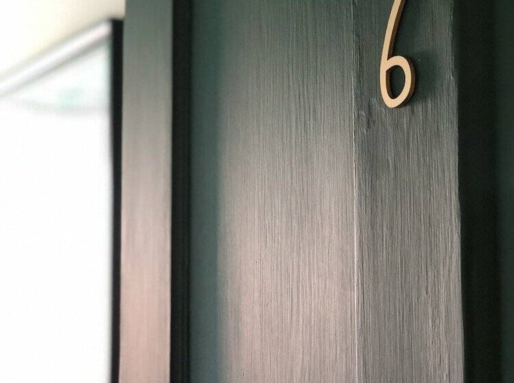 バスルーム共有のシングルスタンダード, Twin Gables Of Woodstock