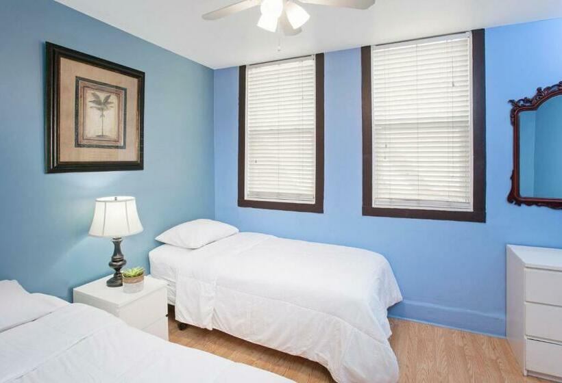 اتاق استاندارد با سرویس بهداشتی مشترک, Chicago Parthenon Hostel