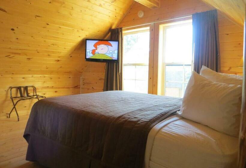 בקתה, Cabins Of Mackinac & Lodge