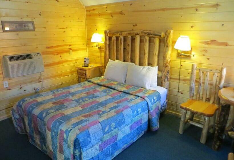 בקתת חדר, Cabins Of Mackinac & Lodge