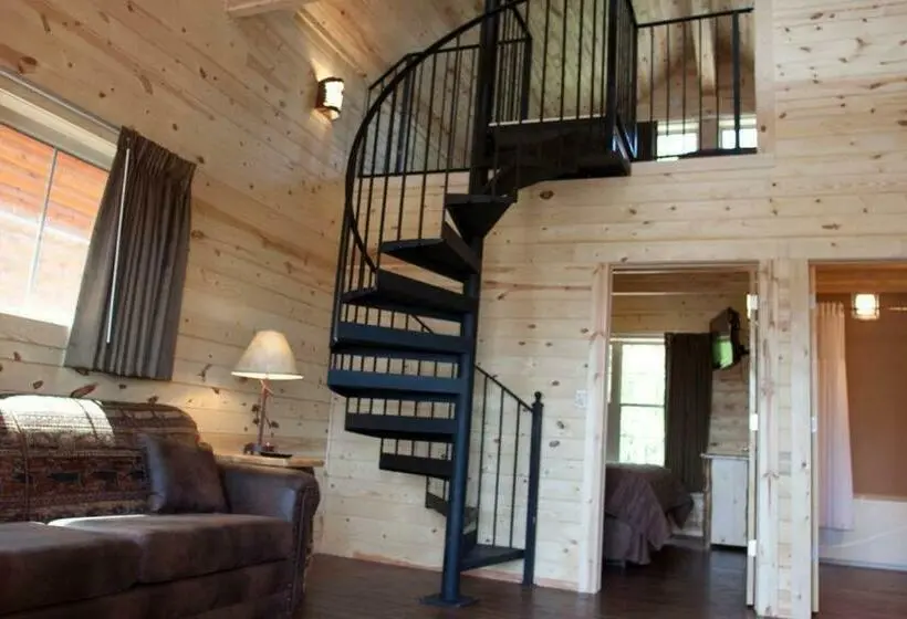 スイート（家族用）, Cabins Of Mackinac & Lodge