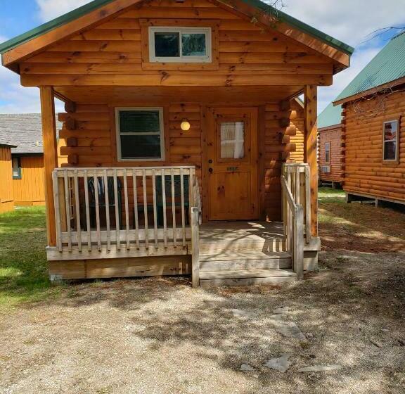 חדר דלוקס יחיד, Cabins Of Mackinac & Lodge