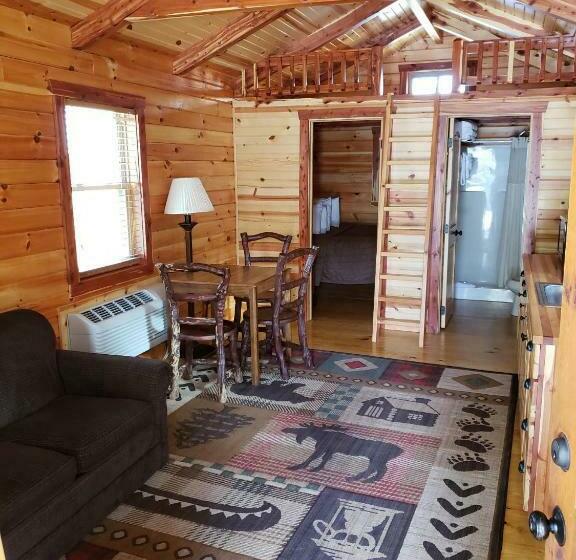 חדר דלוקס יחיד, Cabins Of Mackinac & Lodge