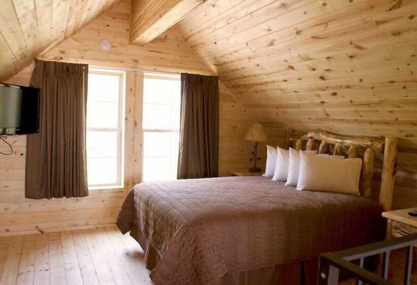 בקתה, Cabins Of Mackinac & Lodge