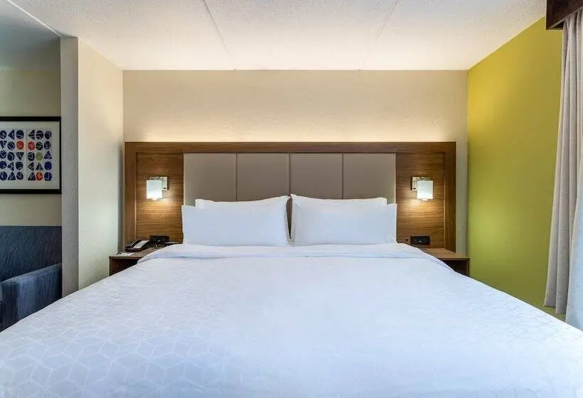 身障者適用スイートルーム, Holiday Inn Express & Suites Cedar Falls Waterloo, An Ihg