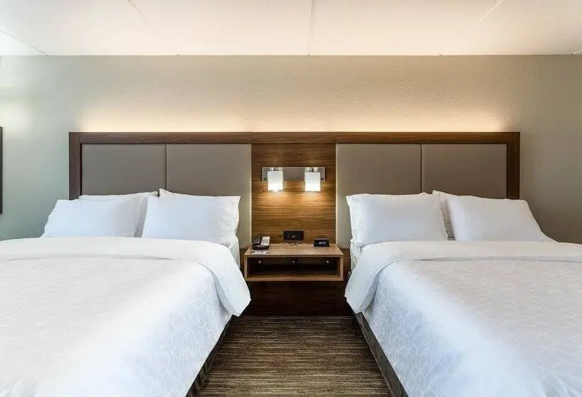 身障者適用スイートルーム, Holiday Inn Express & Suites Cedar Falls Waterloo, An Ihg