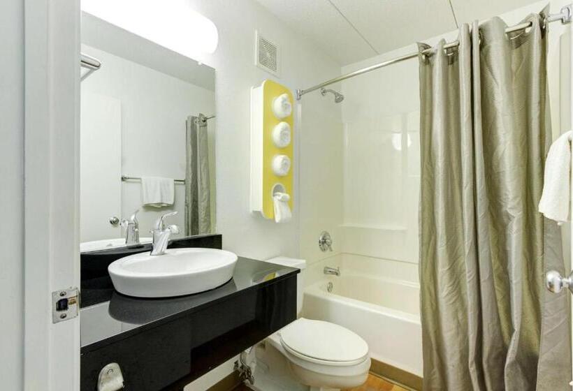Номер Deluxe, Motel 6 Portland, Me