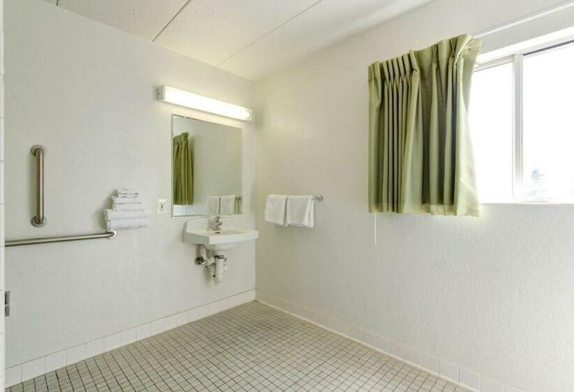 장애인을 위한 스탠다드 룸, Motel 6 Portland, Me