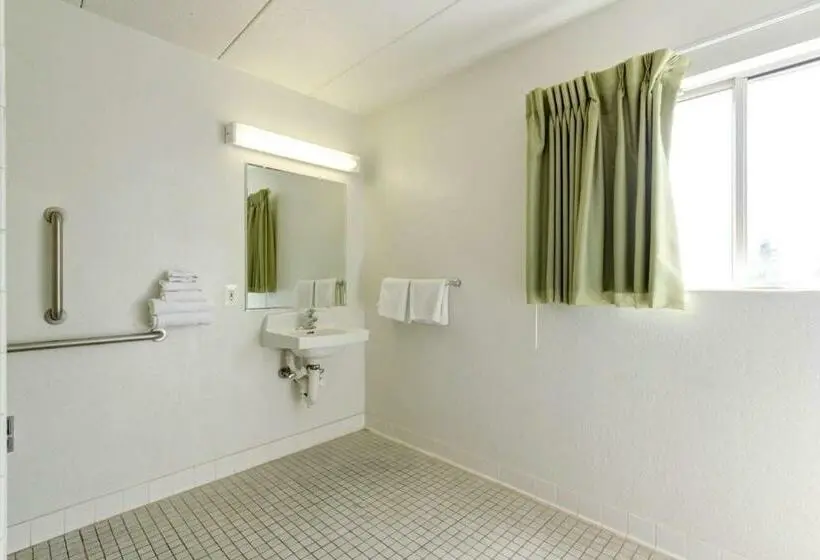 身障者適用スタンダードルーム, Motel 6 Portland, Me