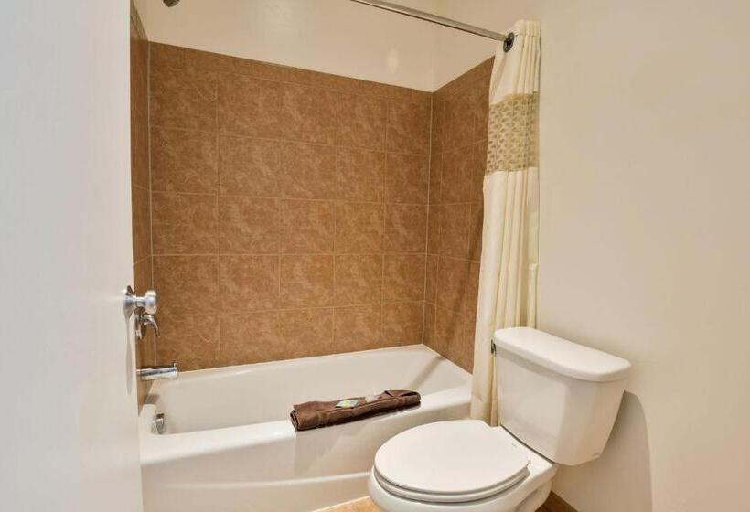 キングサイズベッドのデラックススイート, Adventure Inn Moab