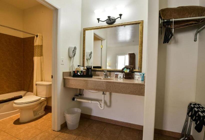 キングサイズベッドのデラックススイート, Adventure Inn Moab