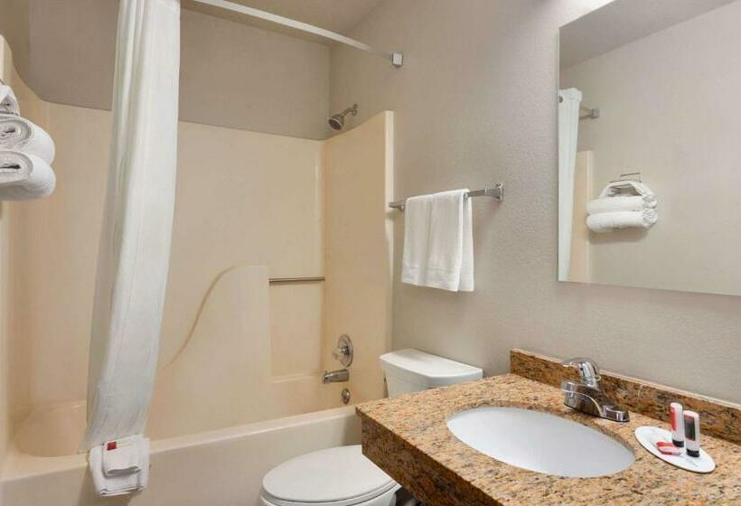 キングサイズベッドのスタンダードルーム, Travelodge By Wyndham Jefferson City