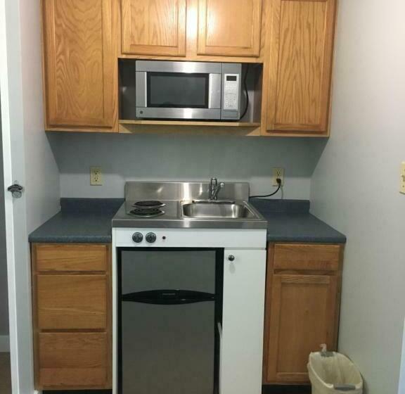 منزل غرفة نوم واحدة, Northeaster Motel