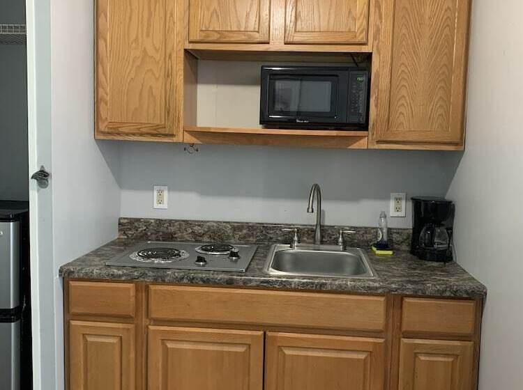 منزل غرفة نوم واحدة, Northeaster Motel