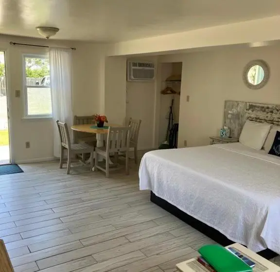 キングサイズベッドのデラックスルーム, The Buckingham Motel