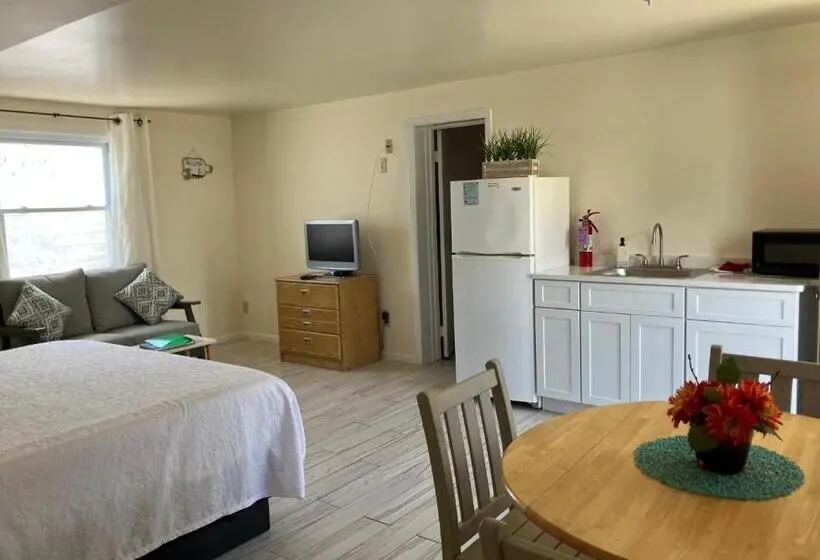 キングサイズベッドのデラックスルーム, The Buckingham Motel