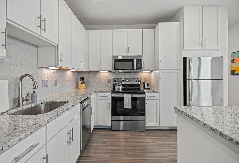 דירת חדר פרמיום, Placemakr Downtown Austin
