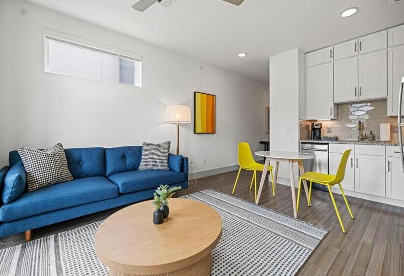 استودیوی سوپریور, Placemakr Downtown Austin